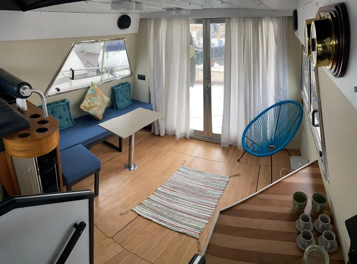 Hotel Mar Y Pepa à Sant Adrià de Besòs Bateau-hôtel