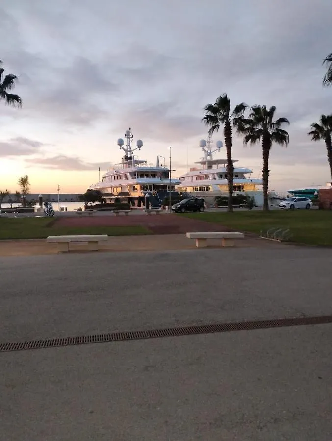 Bateau-hôtel Hotel Mar Y Pepa à Sant Adrià de Besòs