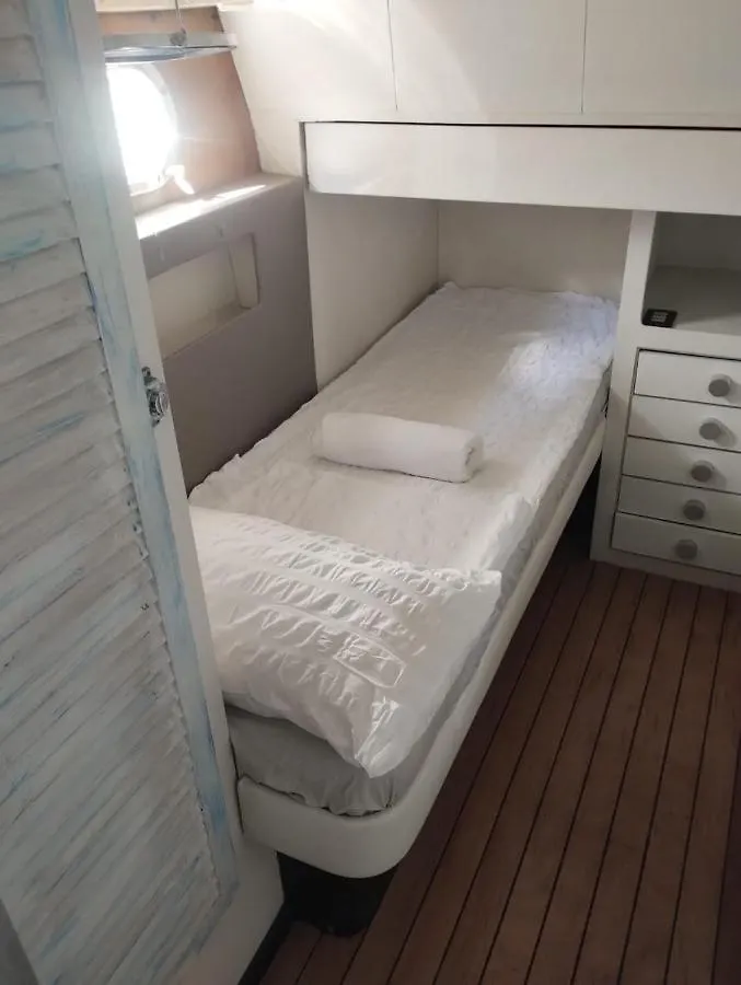 Bateau-hôtel Hotel Mar Y Pepa à Sant Adrià de Besòs